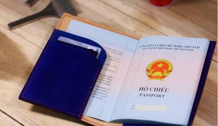 2. Hộ chiếu gắn chip khác gì hộ chiếu bản cũ?