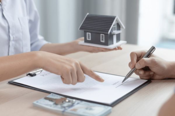 Đặt cọc qua môi giới bất động sản