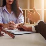 Người nước ngoài có được lập văn bản từ chối nhận di sản tại Việt Nam không? Law should know concept, The lawyer explained to the client to p