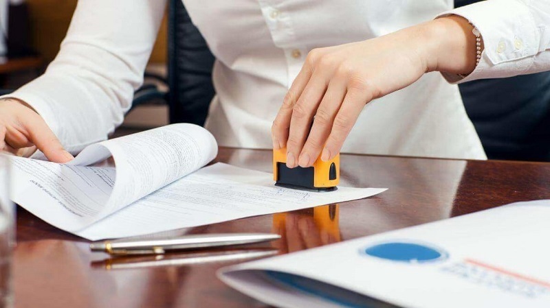 hủy công chứng chưa đủ tuổi