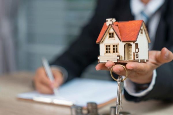 Bán nhà mới xây: Giấy tờ pháp lý cần có để giao dịch thuận lợi